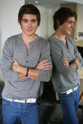 Zac Efron Poster 2210028