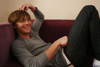 Zac Efron Poster 2217838