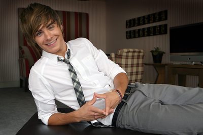 Zac Efron Poster 2217840