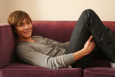 Zac Efron Poster 2217843