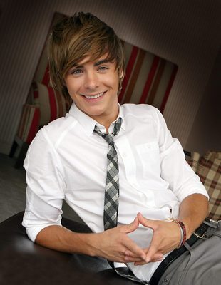 Zac Efron Poster 2217846