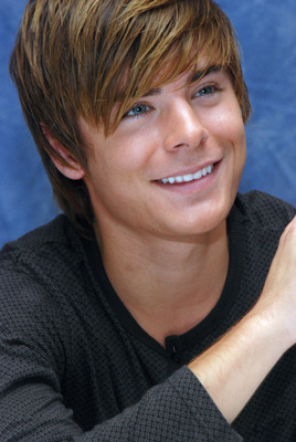 Zac Efron Poster 2236811