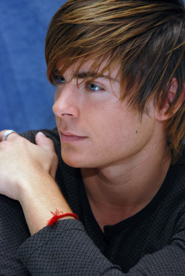 Zac Efron Poster 2236921