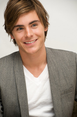 Zac Efron Poster 2236922