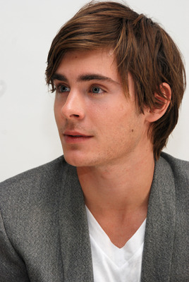Zac Efron Poster 2236926
