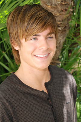 Zac Efron Poster 2236927