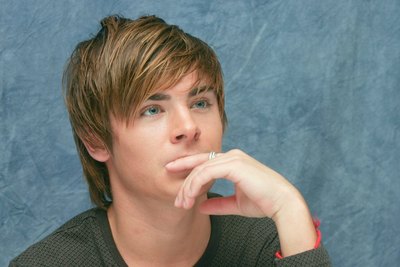 Zac Efron Poster 2239579