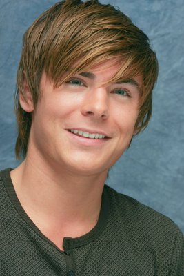 Zac Efron Poster 2239584
