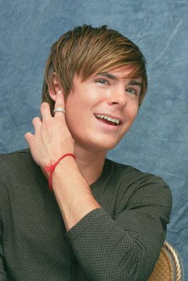 Zac Efron Poster 2239589