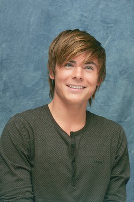 Zac Efron Poster 2239598