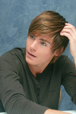 Zac Efron Poster 2239600