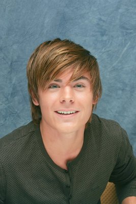 Zac Efron Poster 2239602