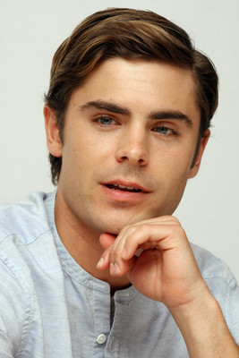 Zac Efron Poster 2243064