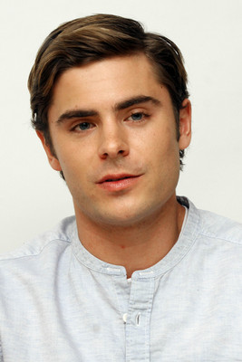 Zac Efron Poster 2243068