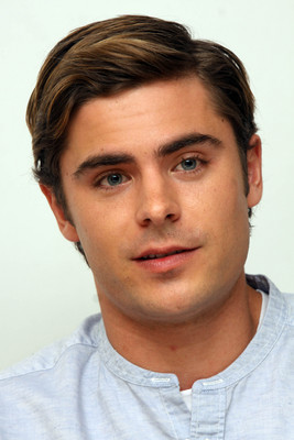 Zac Efron Poster 2243069