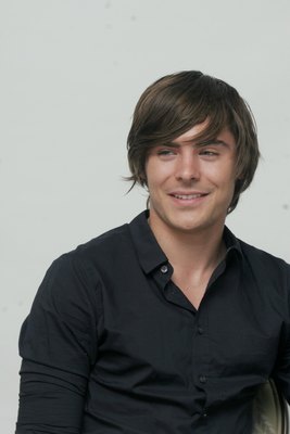 Zac Efron Poster 2258246