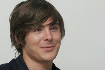 Zac Efron Poster 2258247