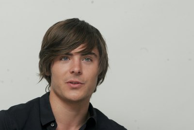 Zac Efron Poster 2258290