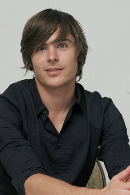 Zac Efron Poster 2258315