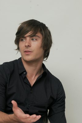 Zac Efron Poster 2258316