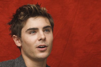 Zac Efron Poster 2258320