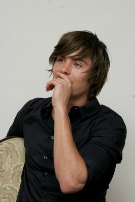 Zac Efron Poster 2258330