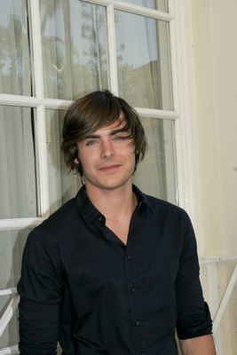 Zac Efron Poster 2258342