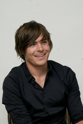 Zac Efron Poster 2258355