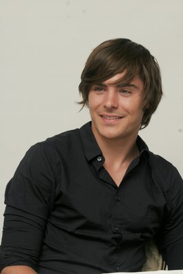 Zac Efron Poster 2258366