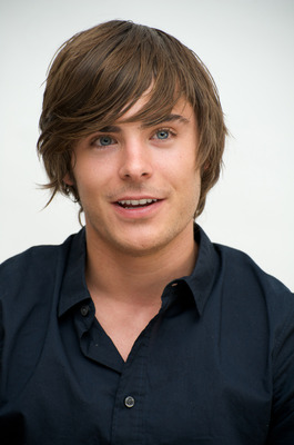 Zac Efron Poster 2409916