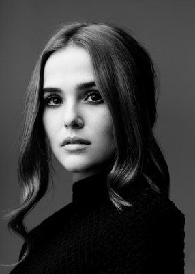 Zoey Deutch Poster 2697542