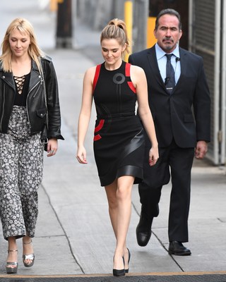 Zoey Deutch Poster 2697545