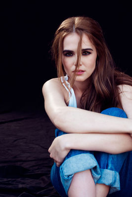 Zoey Deutch Poster 2697598