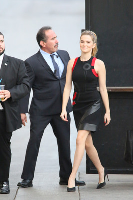 Zoey Deutch Poster 2697615