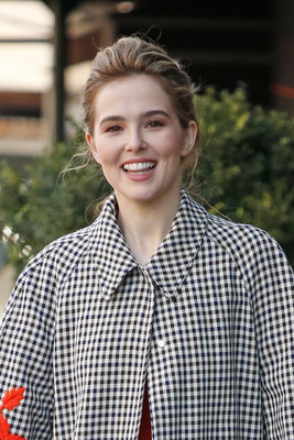 Zoey Deutch Poster 2697653