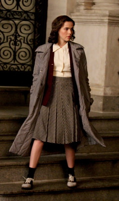 Zoey Deutch Poster 2697681