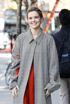 Zoey Deutch Poster 2697703