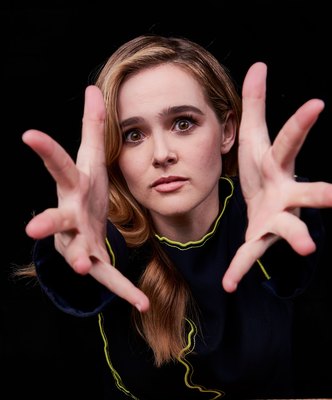 Zoey Deutch Poster 2697721