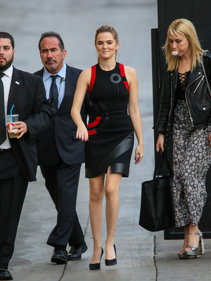 Zoey Deutch Poster 2697738