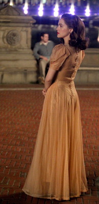 Zoey Deutch Poster 2697787