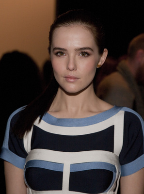 Zoey Deutch Poster 2697813