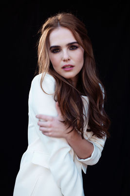 Zoey Deutch Poster 2697816