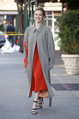 Zoey Deutch Poster 2697840
