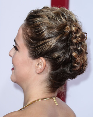 Zoey Deutch Poster 2697848