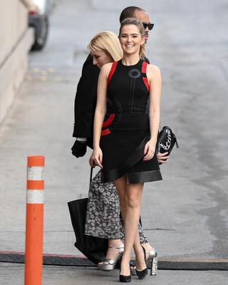 Zoey Deutch Poster 2697877