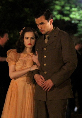 Zoey Deutch Poster 2697893