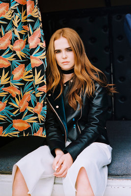 Zoey Deutch Poster 2697897
