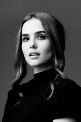 Zoey Deutch Poster 2697902