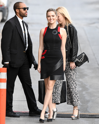 Zoey Deutch Poster 2697904