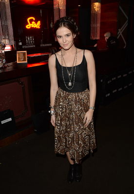 Zoey Deutch Poster 2697933